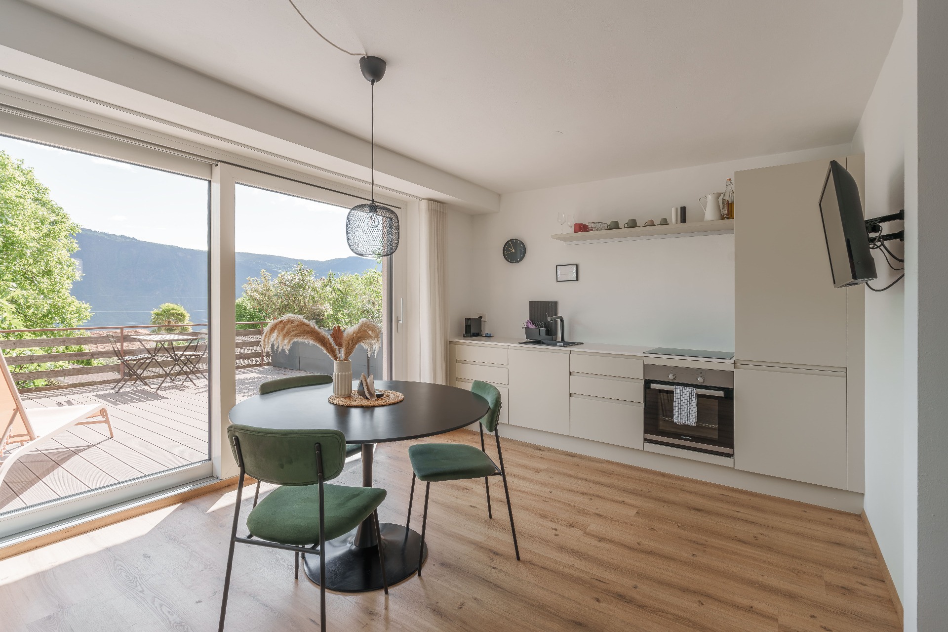 Suite Peter – Terrasse mit Bergblick | Ferienwohnung mit Whirlpool in Südtirol (2)