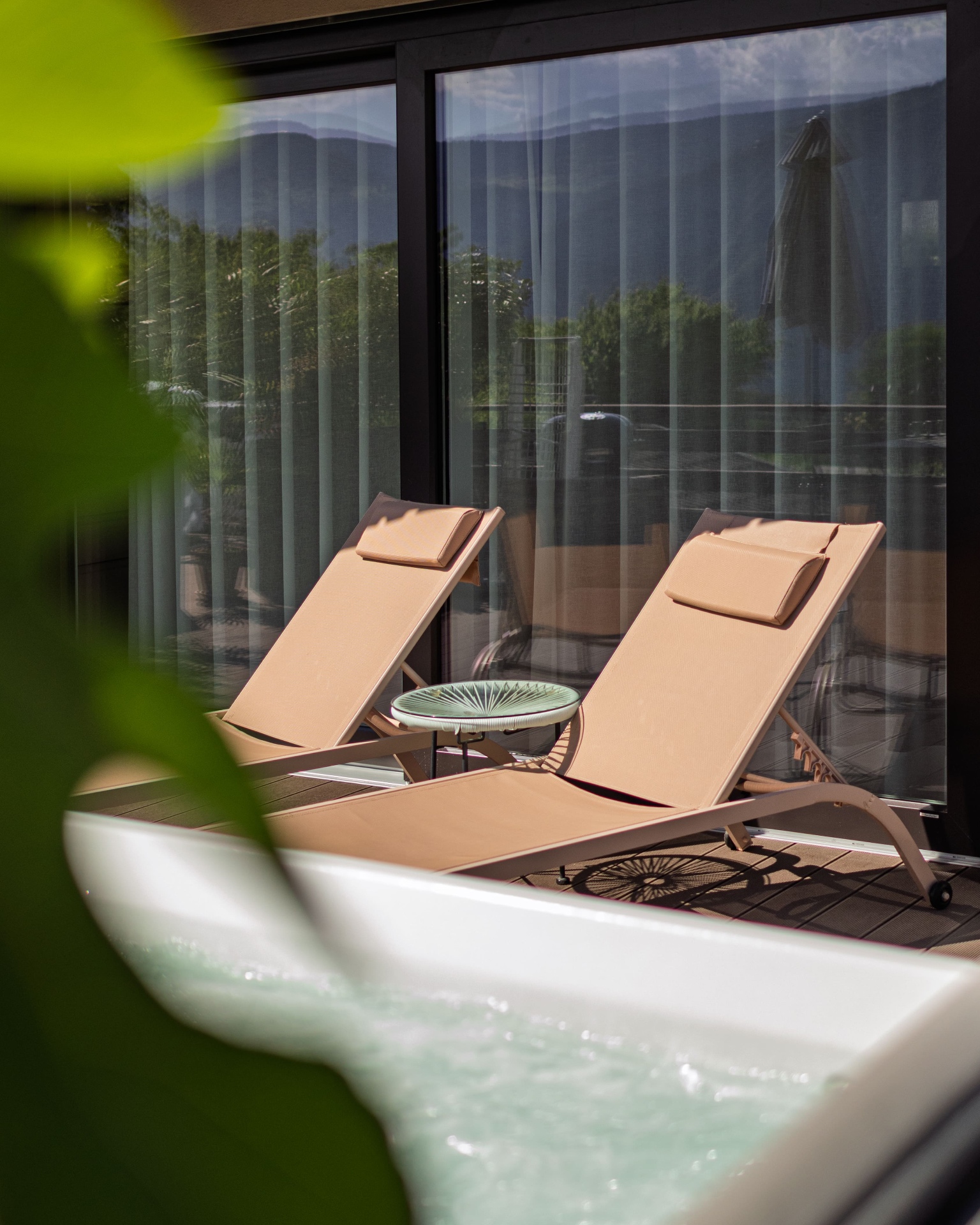 Suite Peter – Für die Zweisamkeit, Terrasse mit Bergblick, Privater Whirlpool | Mountain View Suites Südtirol